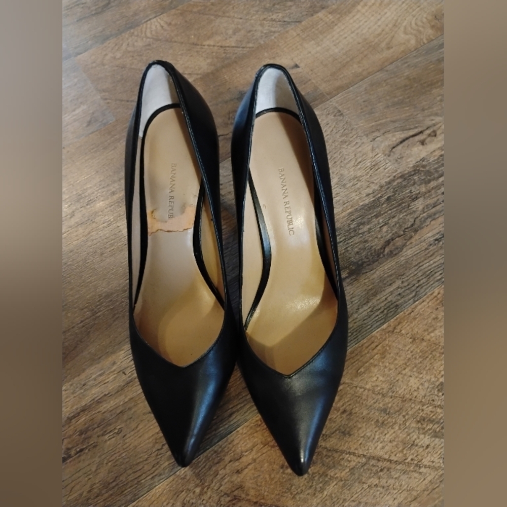 8 Banana Republic Black Pointed Heels